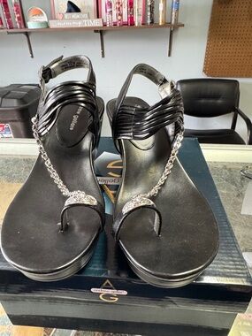Andrew Geller Black Strappy T-Strap Sandals with Silver Chain